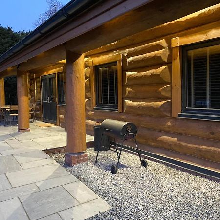 Ewes Water Log Cabins Langholm Esterno foto