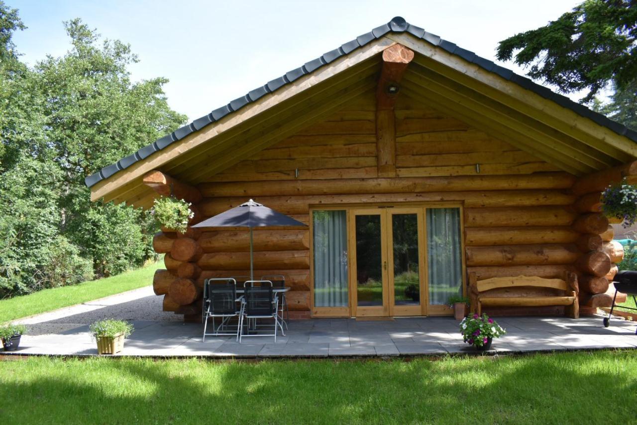 Ewes Water Log Cabins Langholm Esterno foto