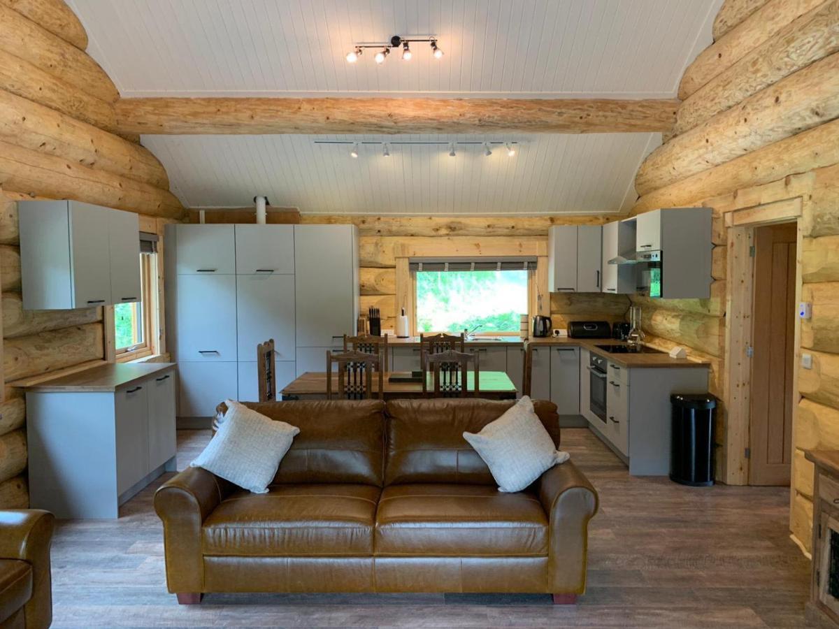 Ewes Water Log Cabins Langholm Esterno foto