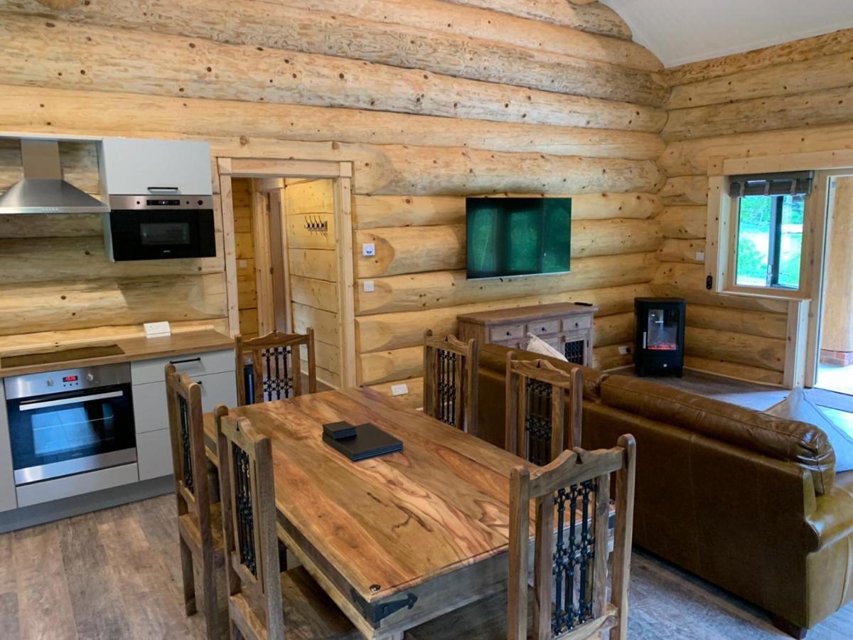 Ewes Water Log Cabins Langholm Esterno foto