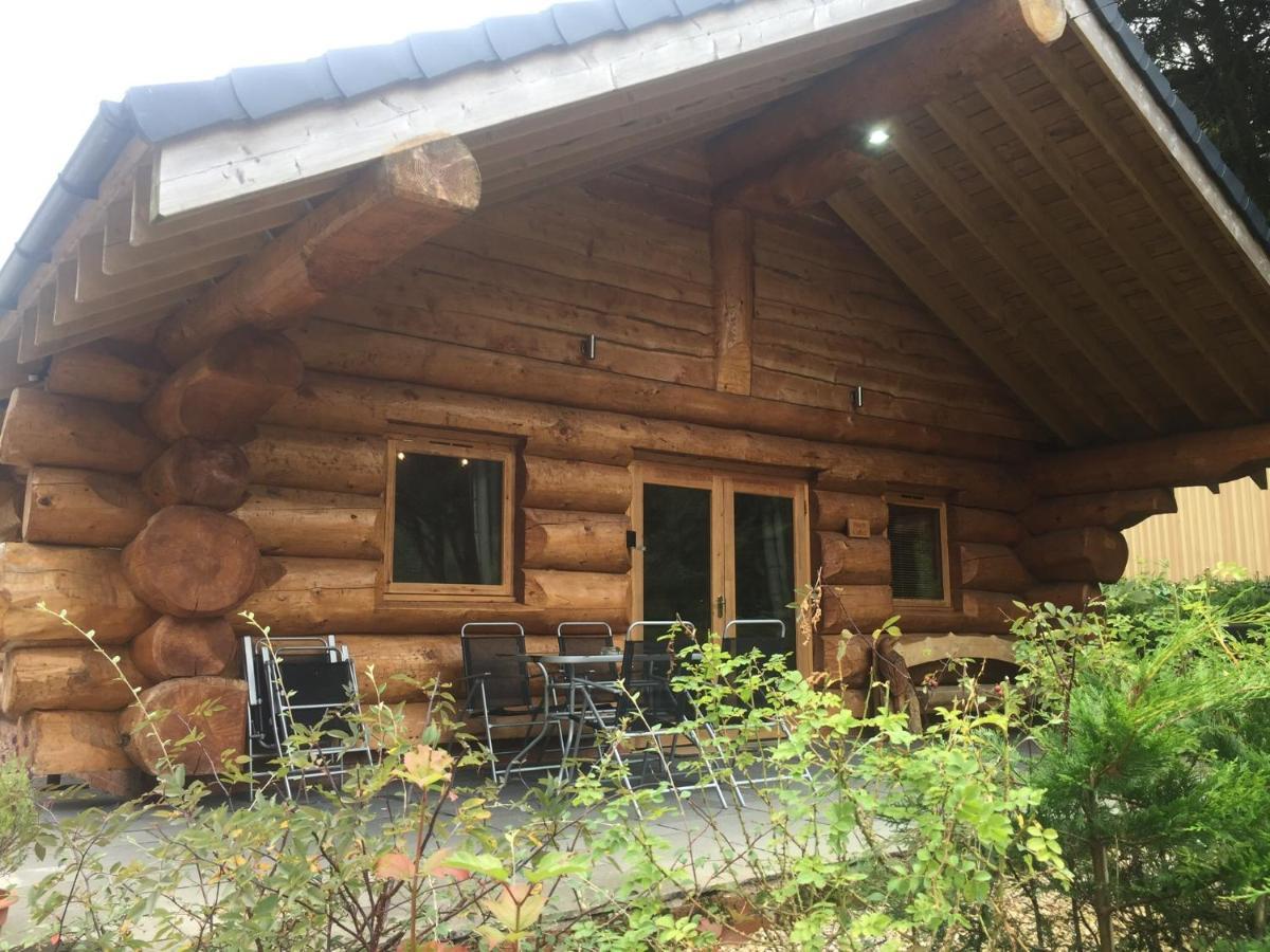 Ewes Water Log Cabins Langholm Esterno foto