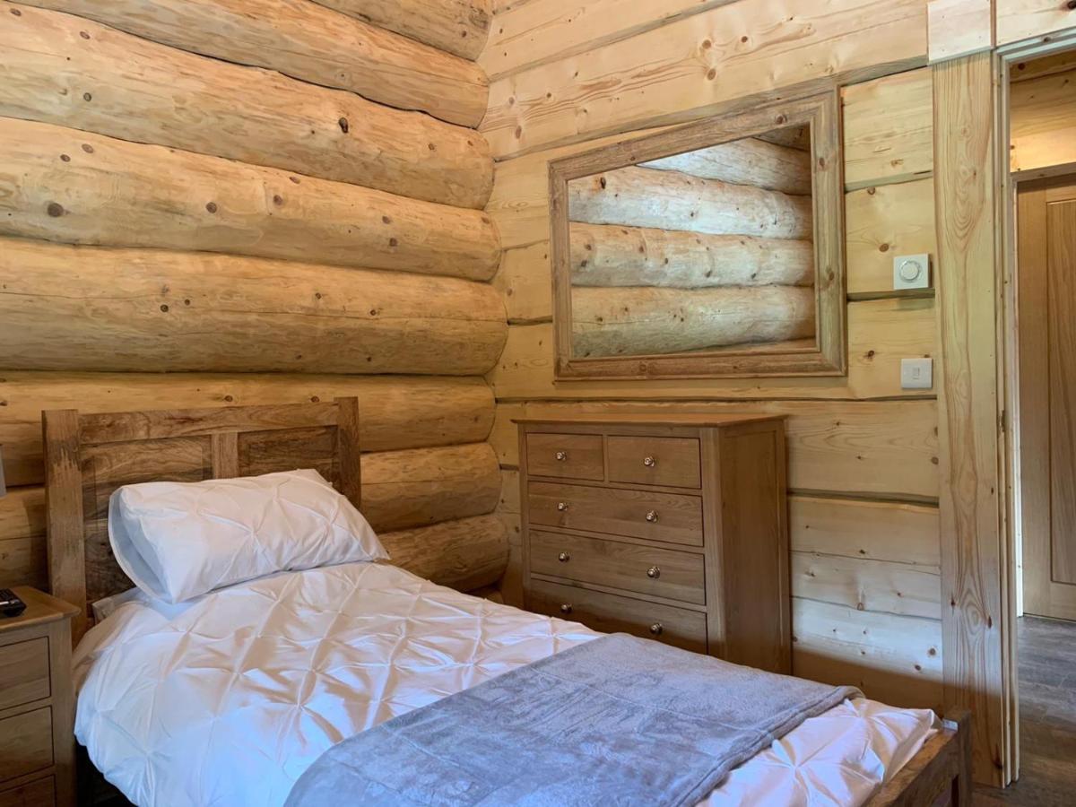 Ewes Water Log Cabins Langholm Esterno foto