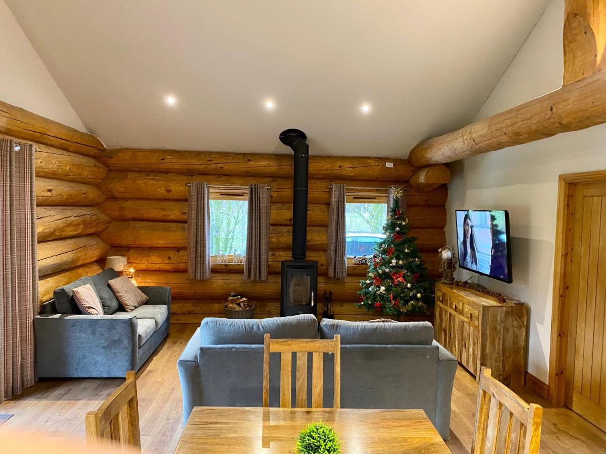 Ewes Water Log Cabins Langholm Esterno foto