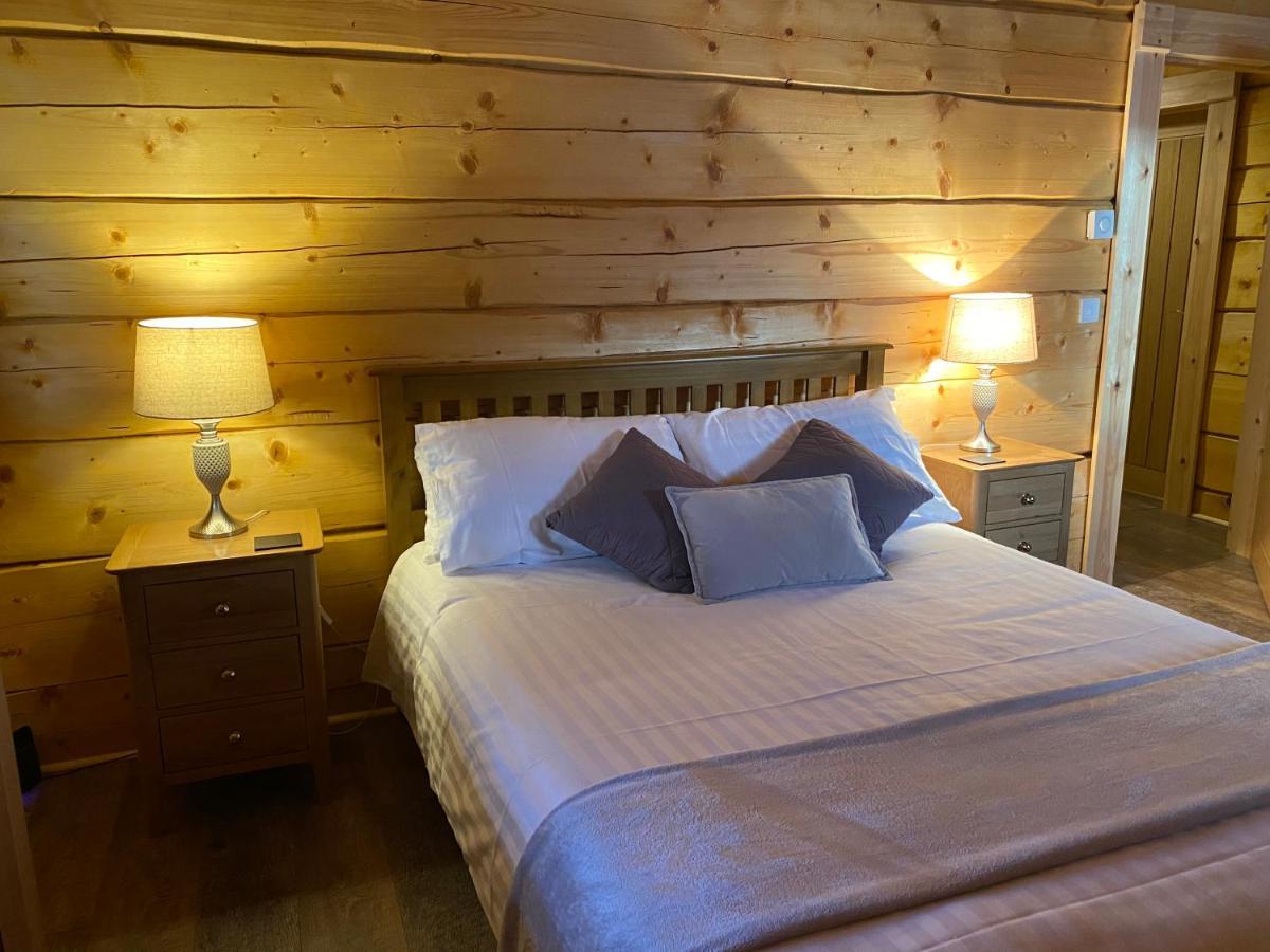 Ewes Water Log Cabins Langholm Esterno foto