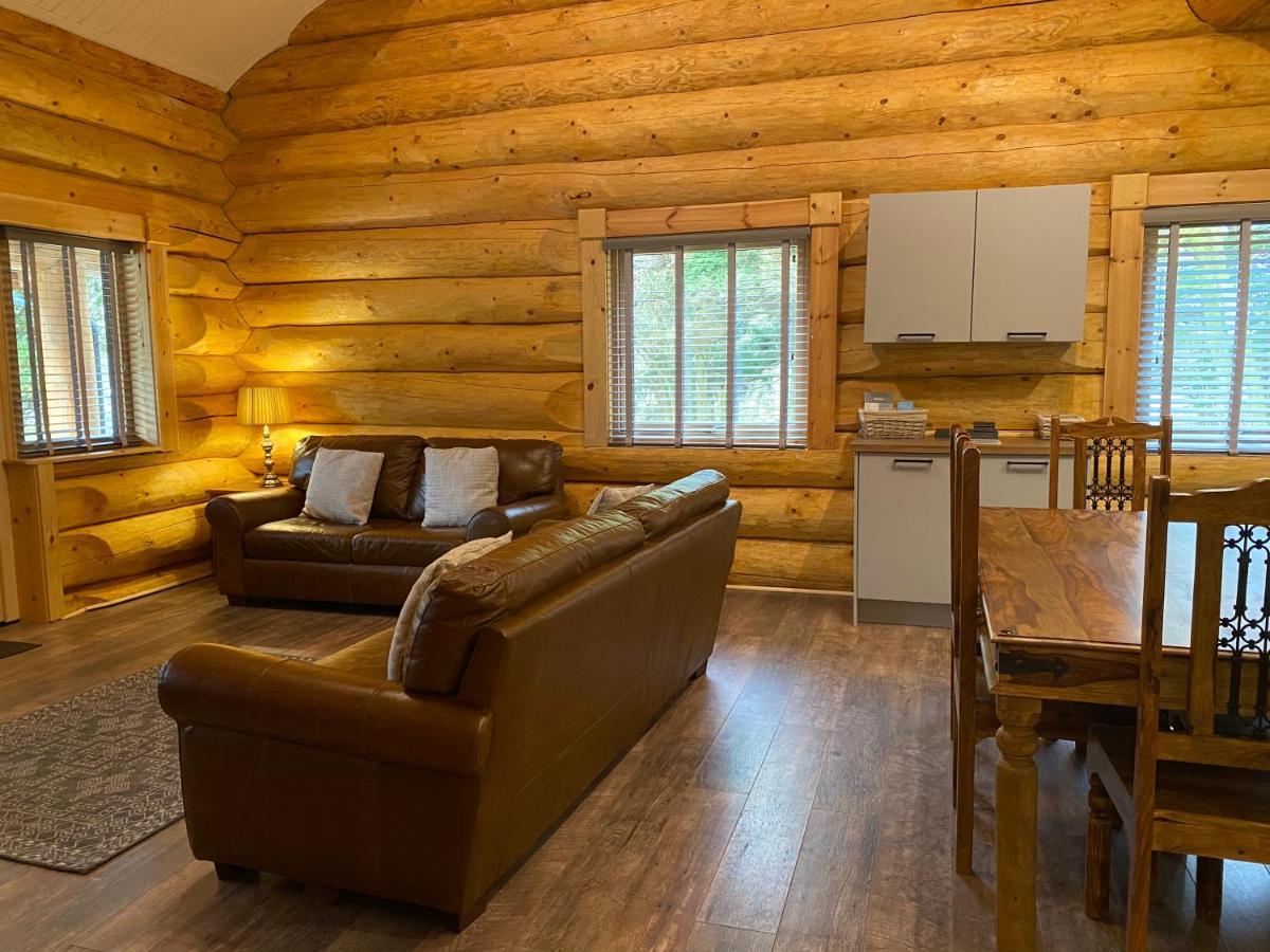 Ewes Water Log Cabins Langholm Esterno foto