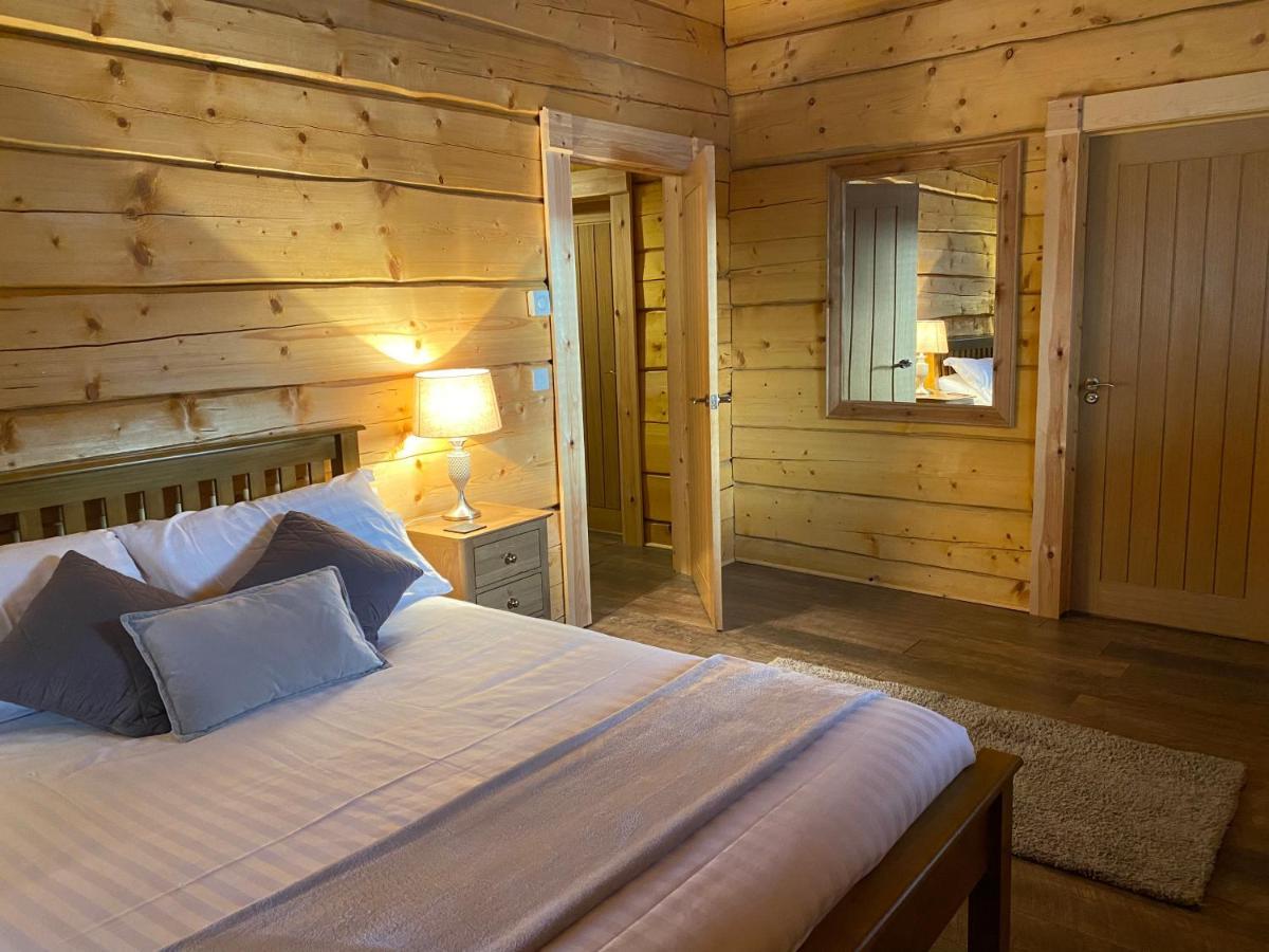 Ewes Water Log Cabins Langholm Esterno foto
