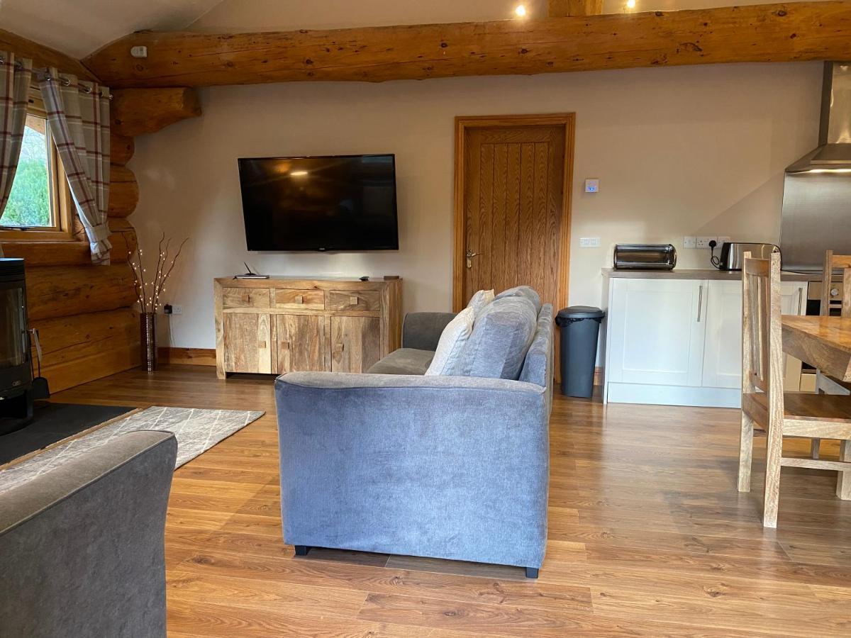 Ewes Water Log Cabins Langholm Esterno foto